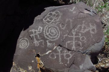 Nampaweap Petroglyphs – The Best Rock Art in Arizona!